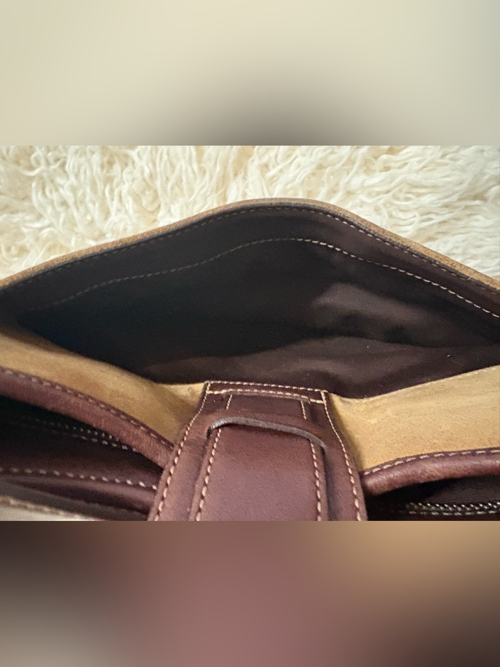 Y2K VINTAGE COACH
HAMPTON SUEDE HOBO BAG 7589 in TAN SUEDE W/ MAHOGANY LEATHER - Picture 9 of 10